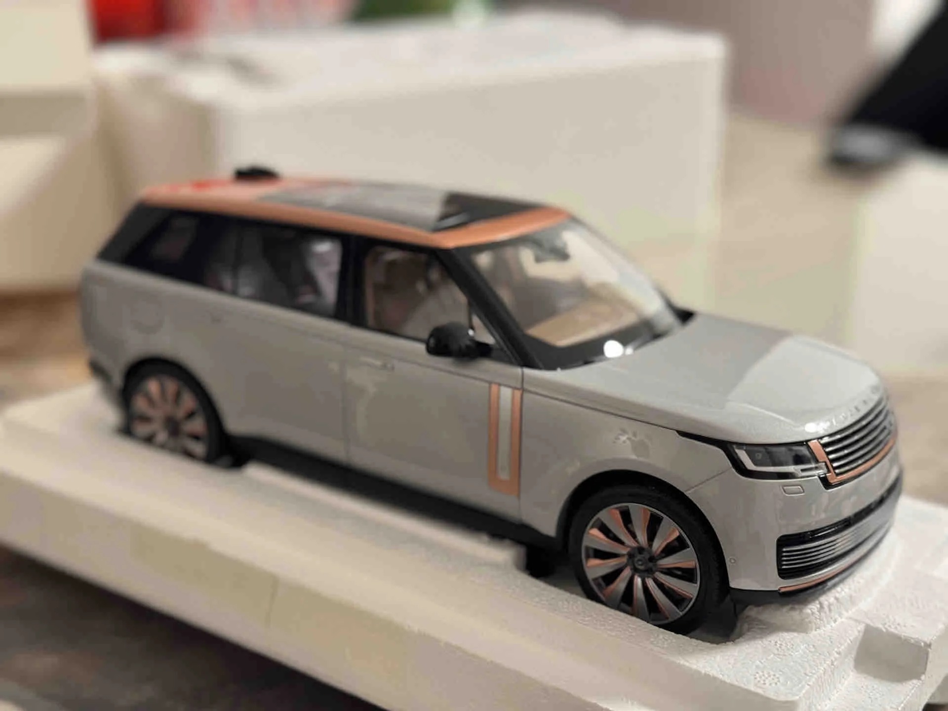 浅开一下刚到手的 1:18 路虎揽胜 L460 🚙
