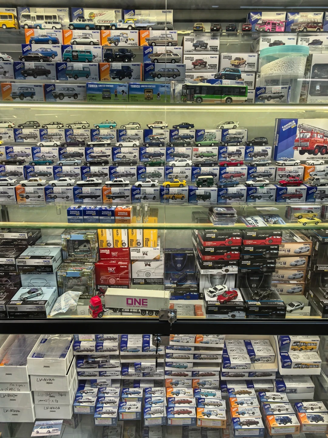 一家品类很全的线下车模店 · 图片 3