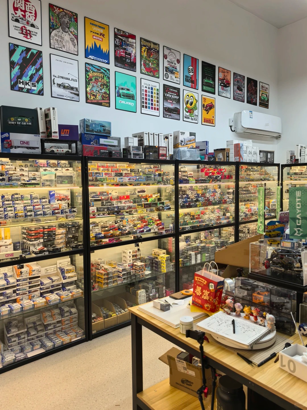 一家品类很全的线下车模店