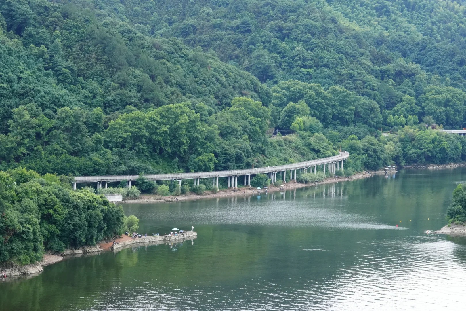 杭州三个湖都骑过后，我更想再刷青山湖！ · 图片 2