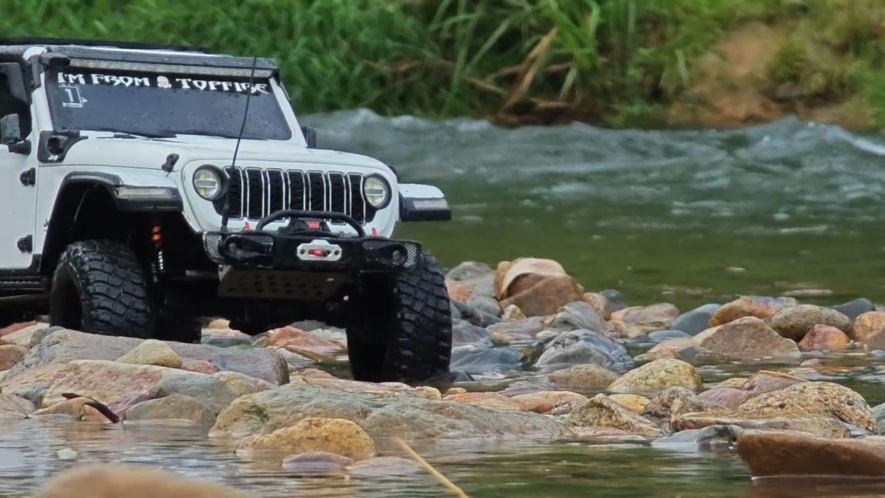 🚙 RC攀爬车的快乐｜别人看的是风景，我看的是哪里能爬！