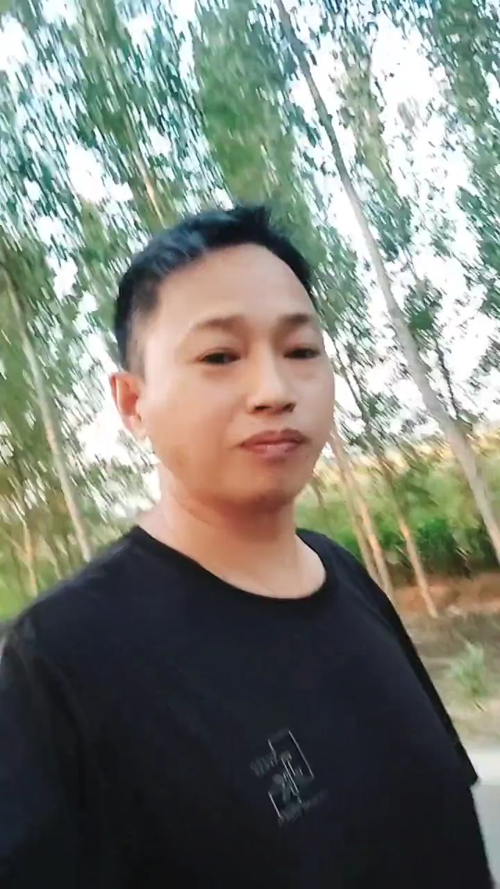 车开到湖边，先把这一片风景留给自己