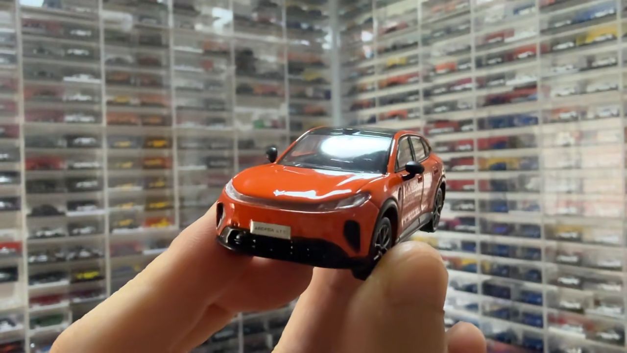 查看视频帖子:极狐T7|原厂64比例车模🚗 · 第 18 名