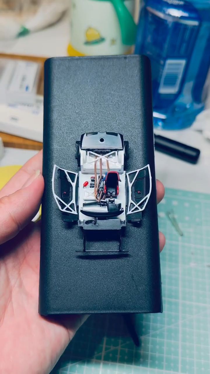 宝马M4 GT3内饰细化，补上出风管后的效果