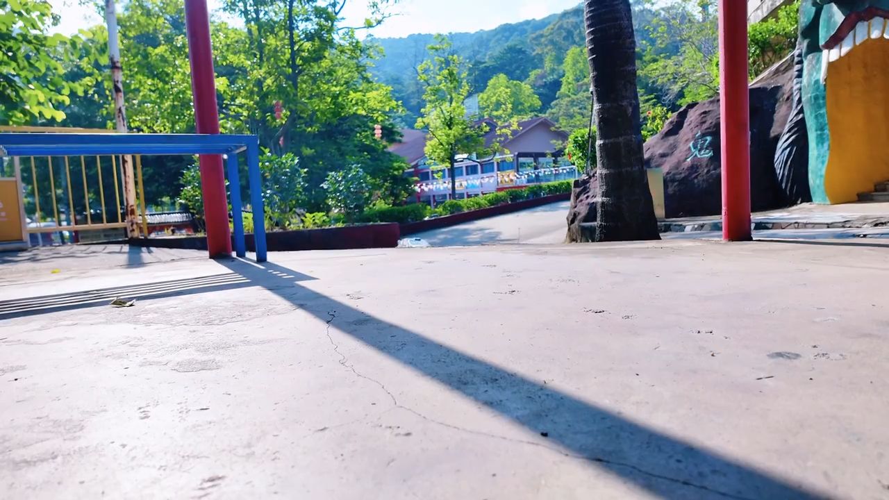 美嘉欣10304飞坡体验！爽是真的爽，磕底盘也是真的疼