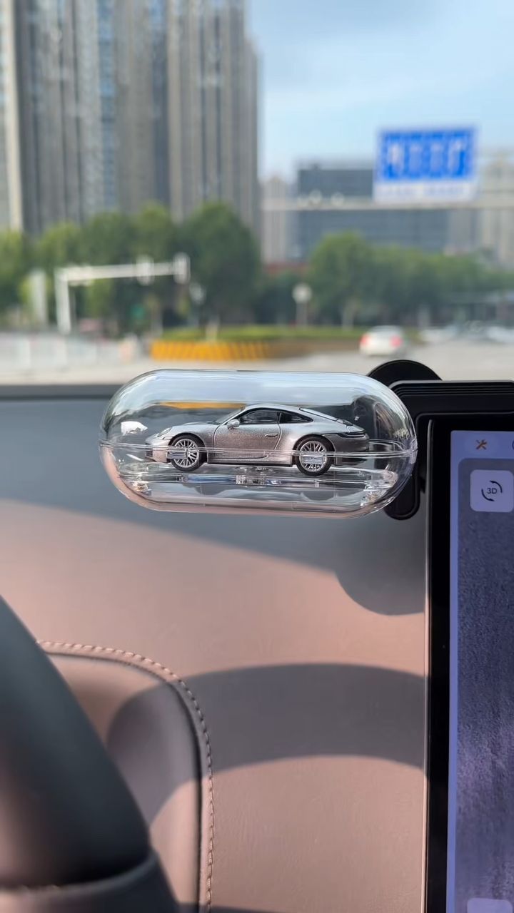 🚗 谁懂啊！让喜欢的车模陪自己一起开车，快乐直接翻倍！