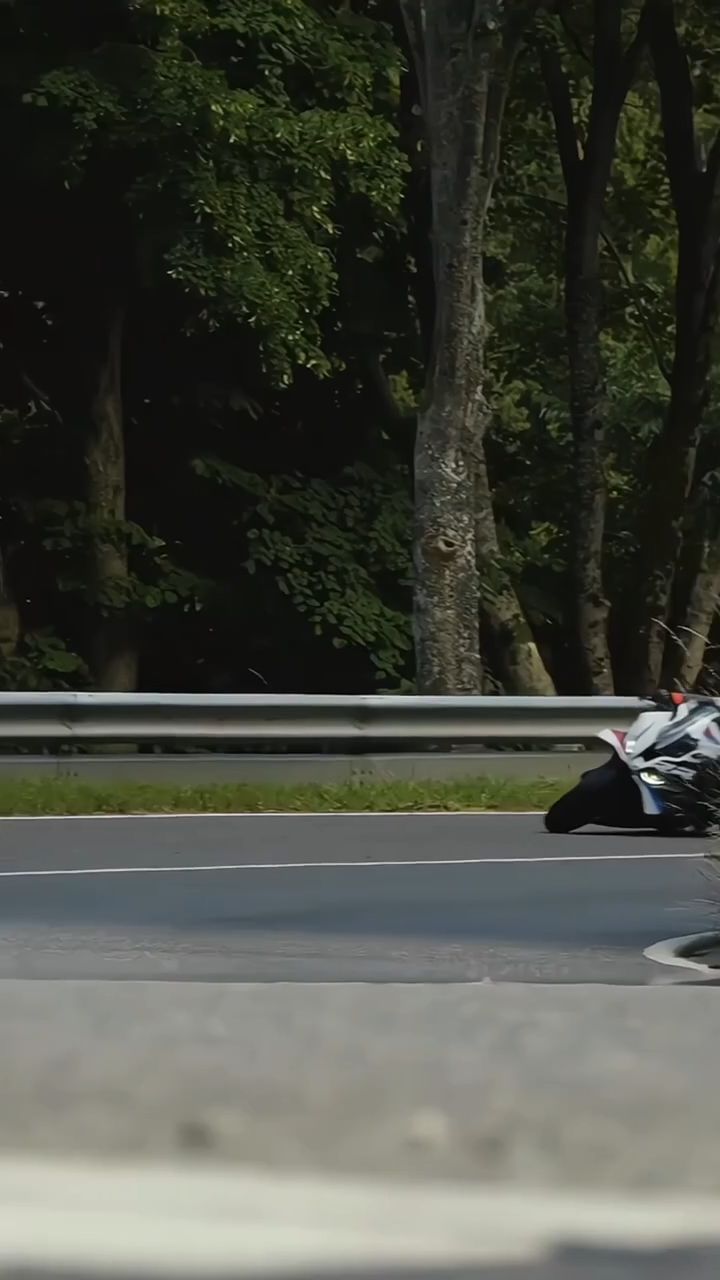 🏍️叫你不要压弯，你还要压弯😂